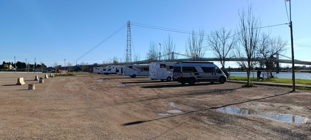 Area de autocaravanas en Deltebre