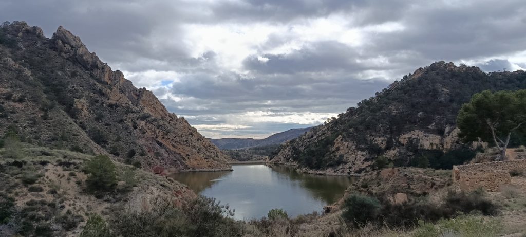 Pantano de Tibi en autocaravana